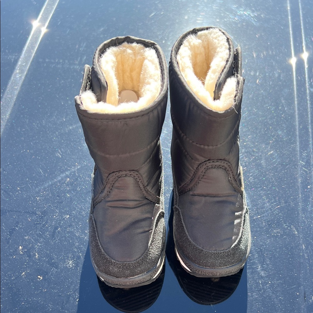 ENPLEI Black Winter Boots with Cream Lining